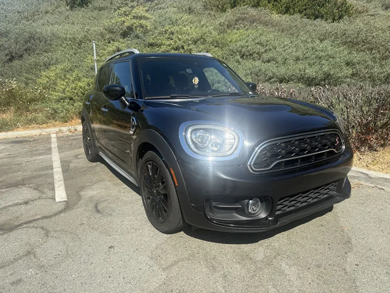 Detailed black Mini Countryman from front right